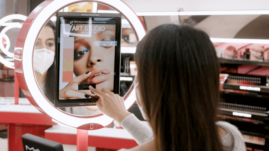店頭でのバーチャルメイク