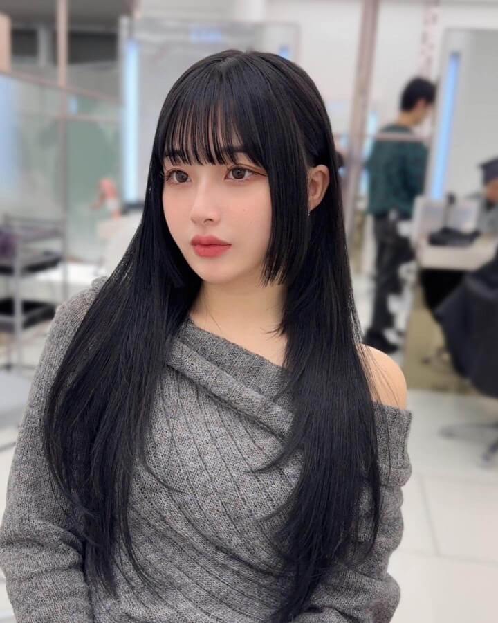 ロングヘア×前髪ぱっつんストレート|韓国アイドルの髪型おすすめ(長さ別) ロングヘア×前髪ぱっつんストレート 韓国アイドルの髪型(長さ別)