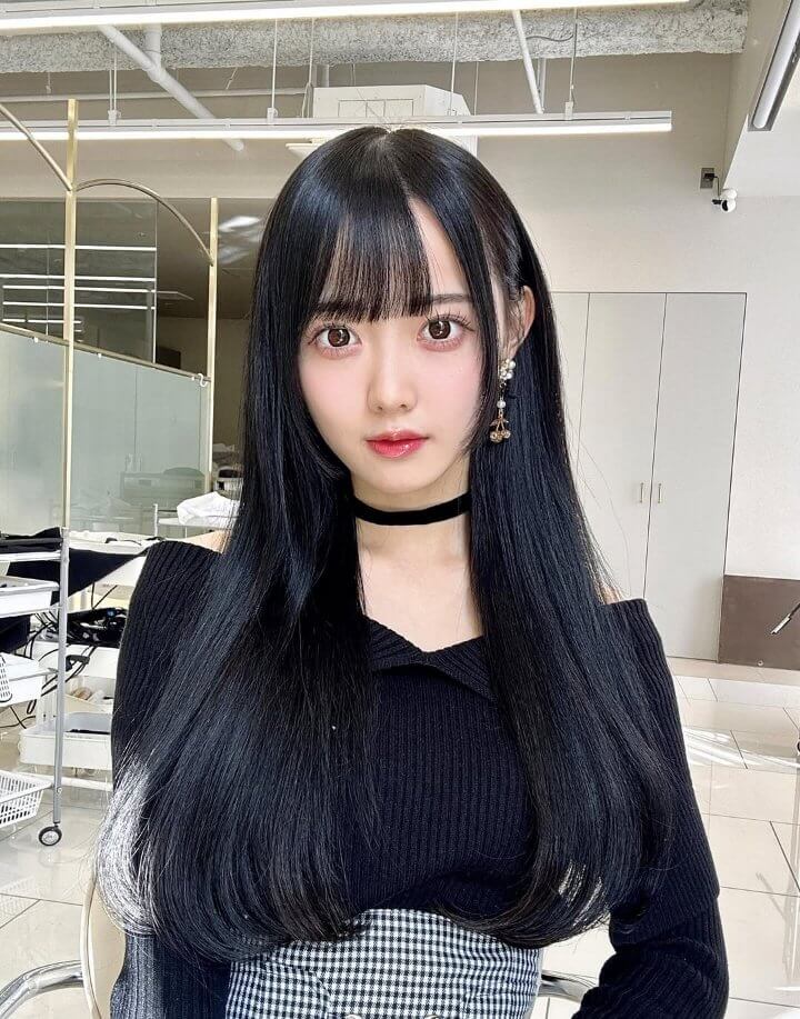 ロングヘアの黒髪スタイル 黒髪 似合う髪型（髪の長さ別）
