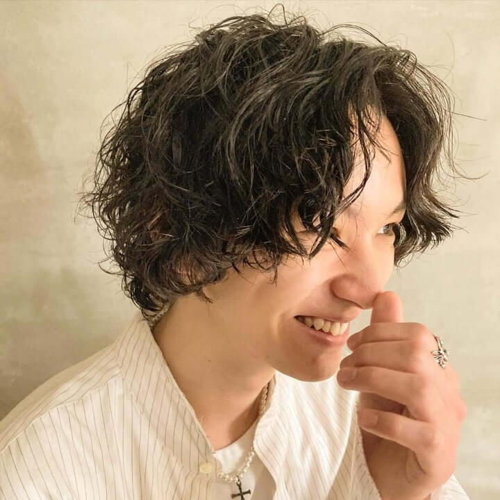 パーマヘア|面長の男性に似合う髪型おすすめ(面長カバー) パーマヘア 面長の男性に似合う髪型(面長カバー)