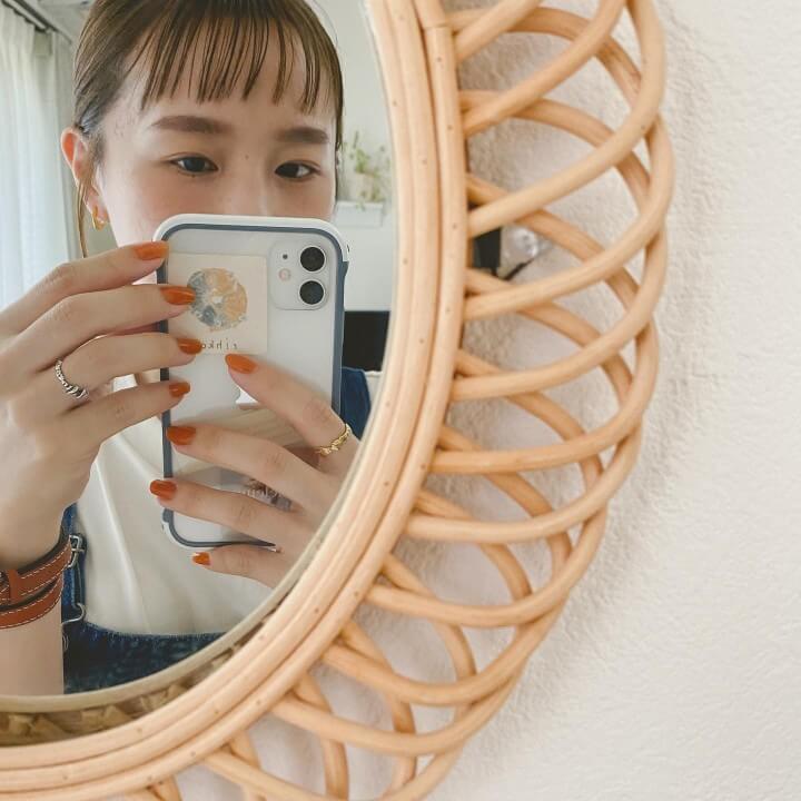 鏡越しで撮る|ネイル写真の撮り方おすすめ(おしゃれなネイル写真) 鏡越しで撮る ネイル写真の撮り方(おしゃれなネイル写真)