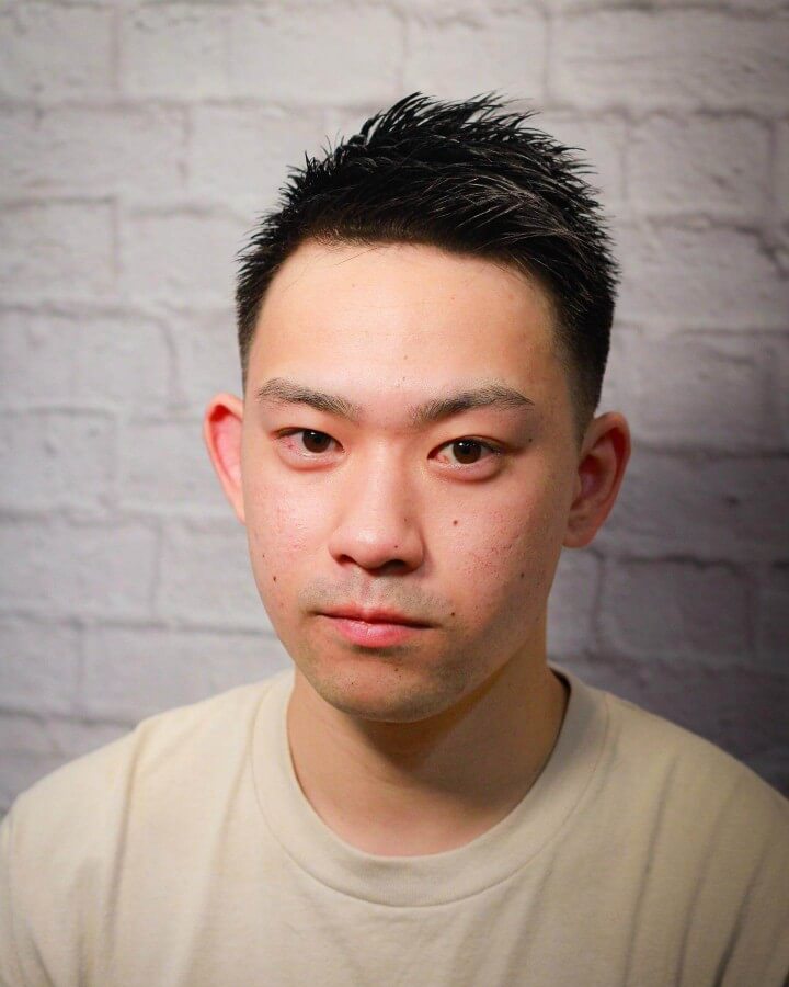 丸顔|顔が大きい人に似合うメンズ髪型おすすめ(ヘアスタイル) 丸顔 顔が大きい人に似合うメンズ髪型(ヘアスタイル)