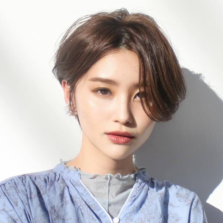 前下がりショート|吉瀬美智子さん風髪型おすすめ(50代) 前下がりショート 吉瀬美智子さん風髪型(50代)