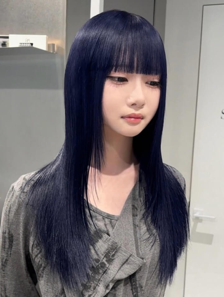ネイビー|肌が白く見える髪色おすすめ(ブルベ向き) ネイビー 肌が白く見える髪色(ブルベ向き)