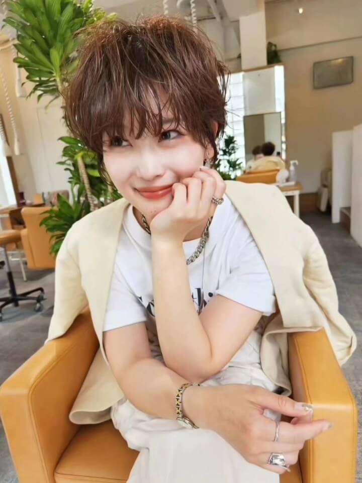 ニュアンスパーマ×ショート|吉瀬美智子さん風髪型おすすめ(50代) ニュアンスパーマ×ショート 吉瀬美智子さん風髪型(50代)